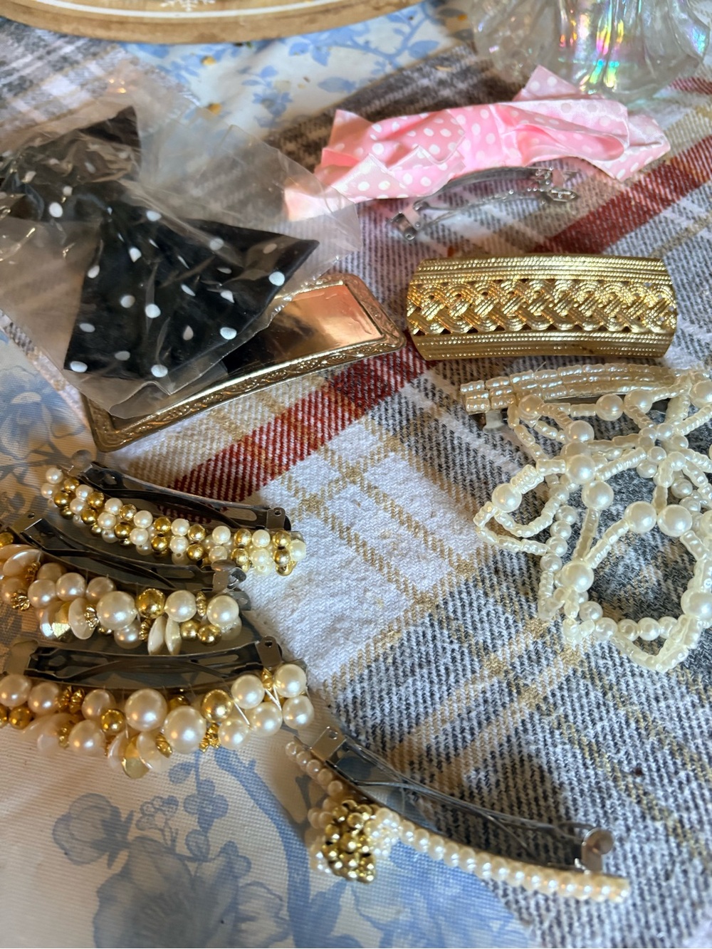 Source Unknown Pearl and Gold-Tone Hair Barrette Set with Polka Dot Accent